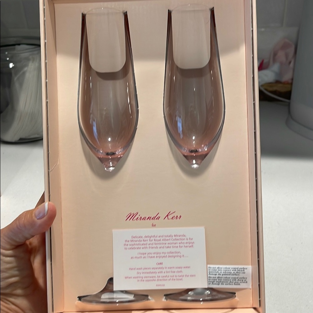 Two pink champagne flutes. Miranda Kerr for Royal Albert. With butterfly etching - Picture 3 of 4